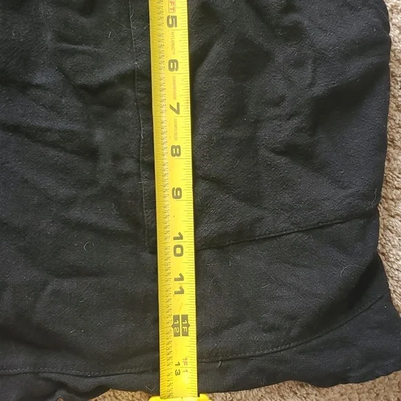 Scalloped Black Shorts - Picture 6 of 7